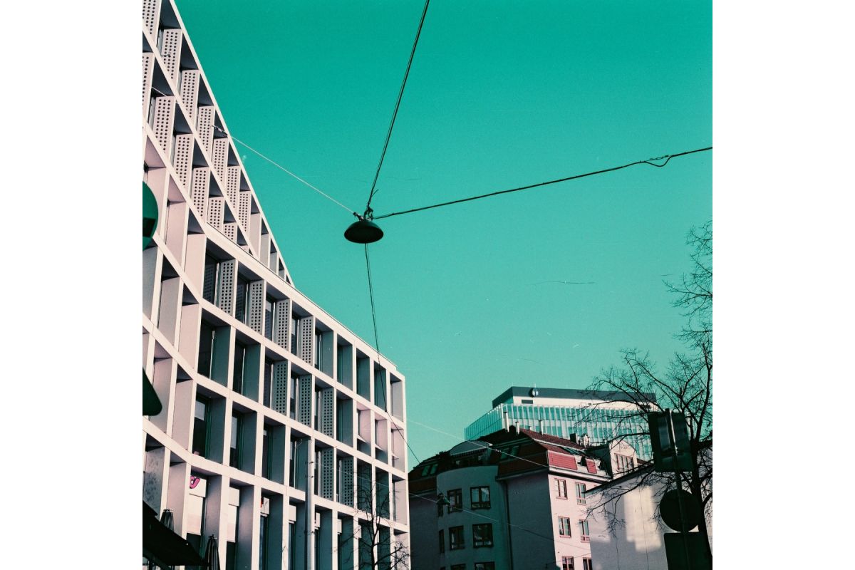 2021 LomoChrome Purple Petillant 120 ISO 100 to 400 - Image 2